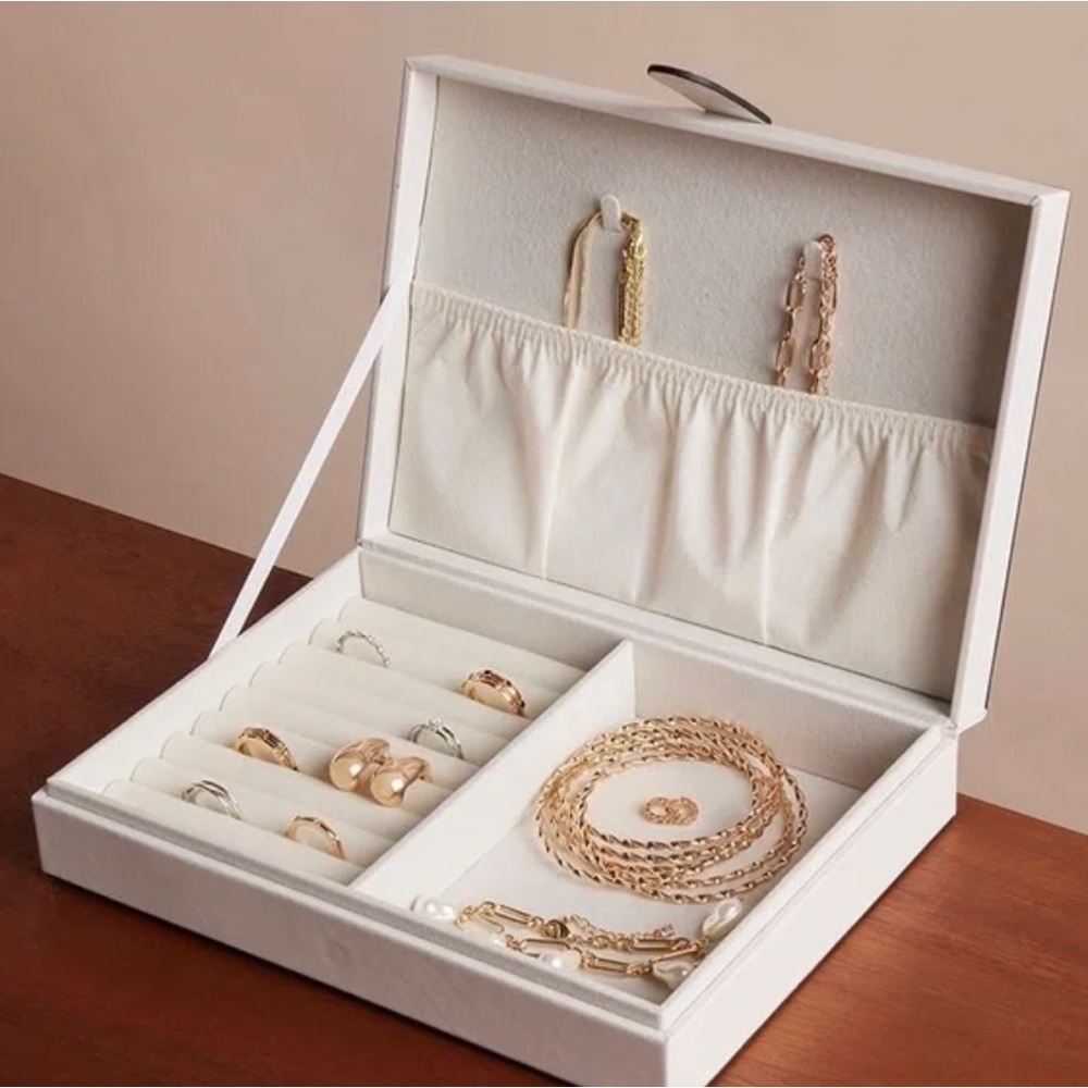 🔥🆕Radley London: Jewelry Storage Box Cream🔥